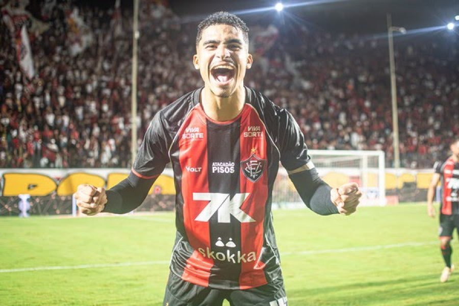 Vitória compra jogador Renê. 