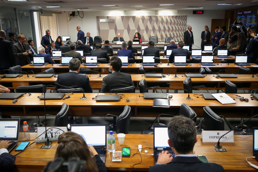 O Brasil pode reduzir a maioridade penal de 18 para 16 anos. 