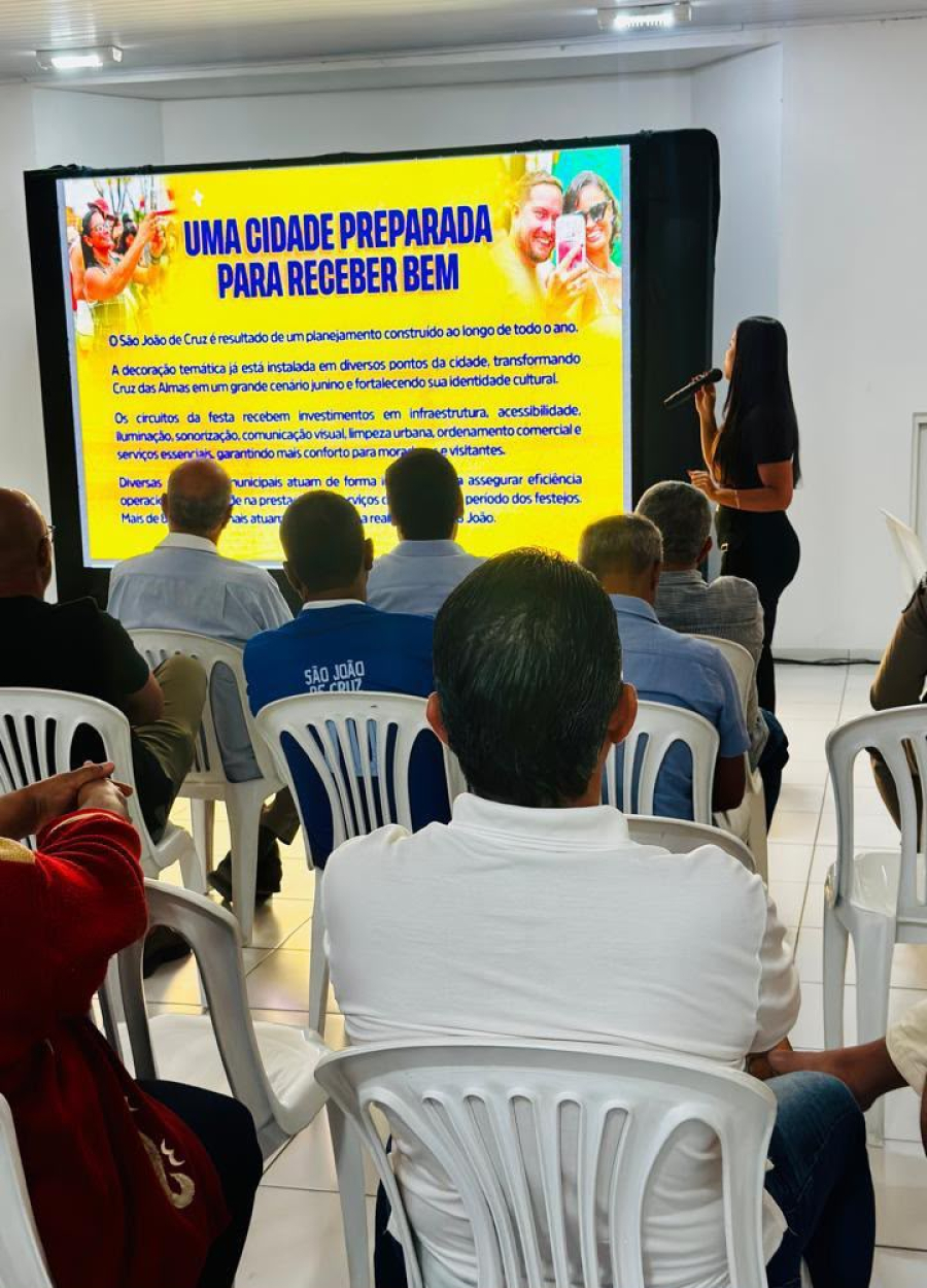 Nos preparativos para o São João de Cruz, Prefeitura reúne empreendedores e comerciantes em encontro sobre turismo e economia.