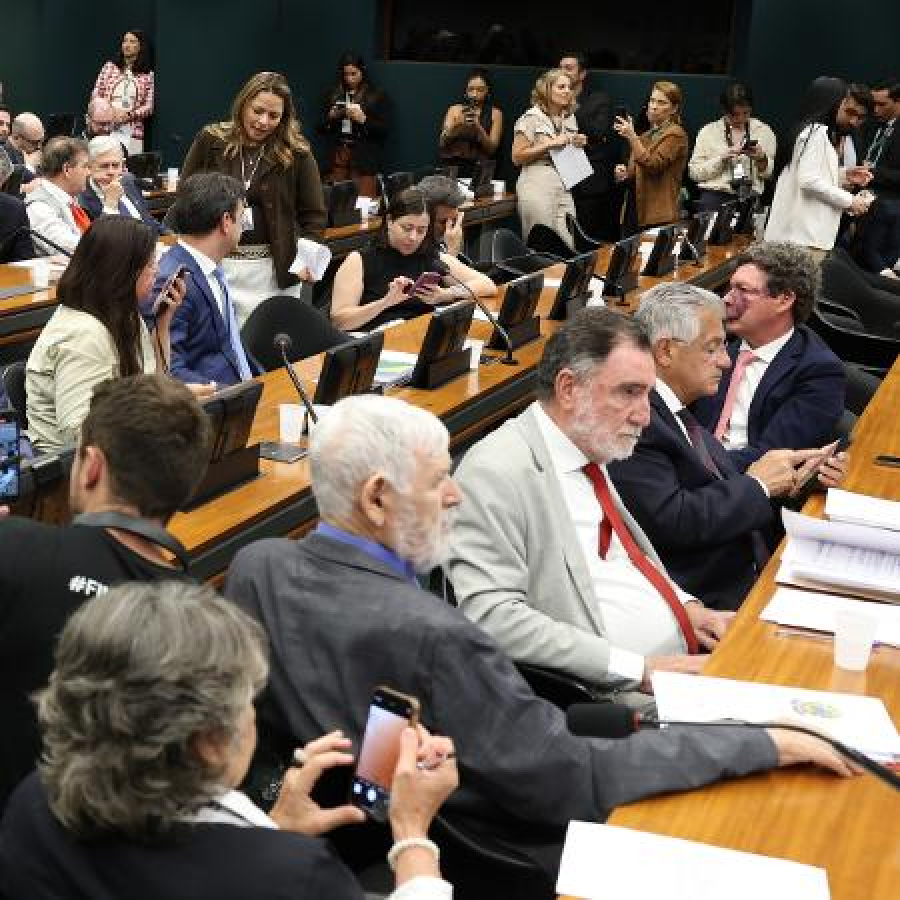 Veja como votou cada deputado pela redução da maioridade penal na CCJ.
