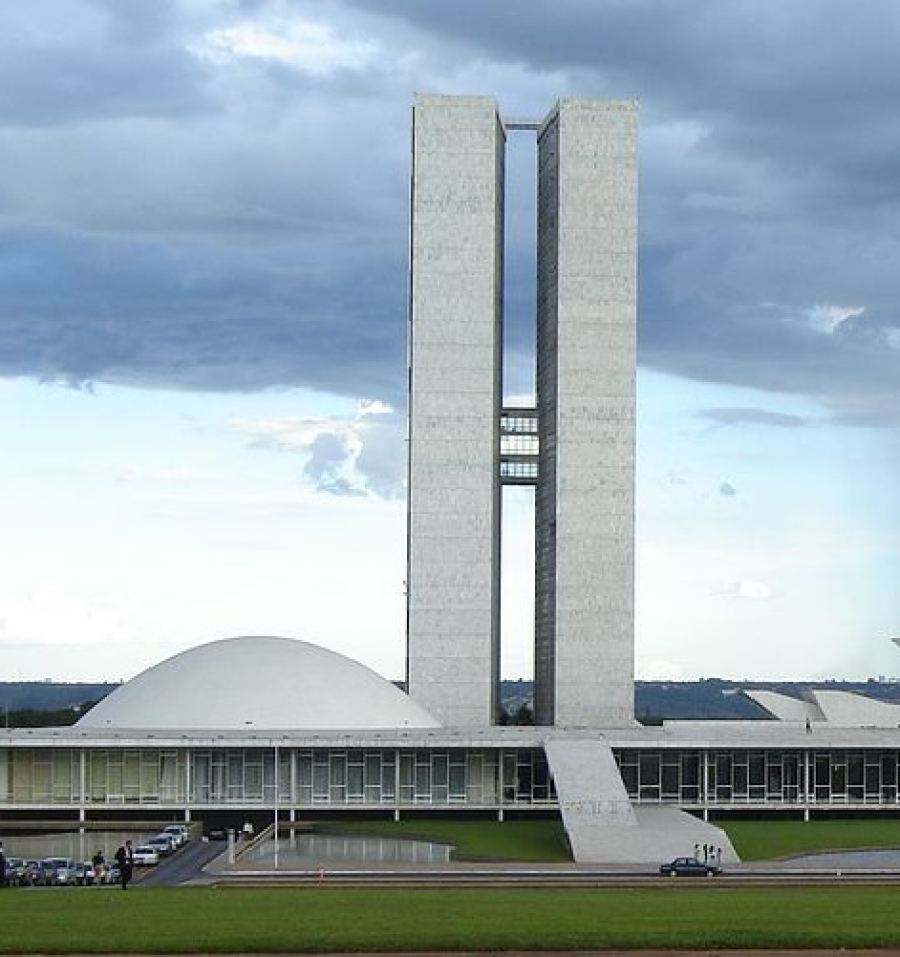 Pesquisa eleitoral para o Senado Federal é divulgada. 